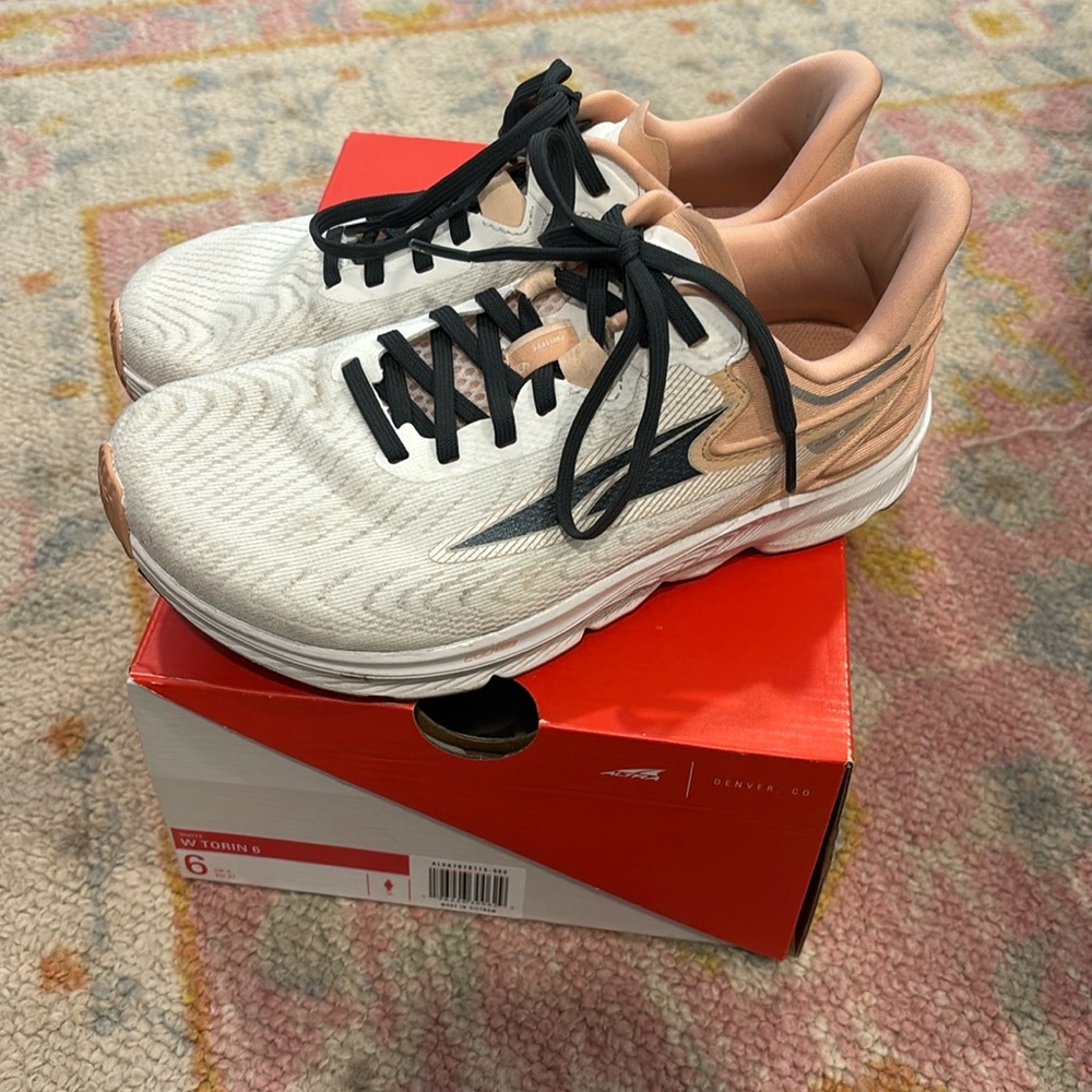Altra Torin 6 Women’s Running Shoes Size 6 WITH‎ OG BOX